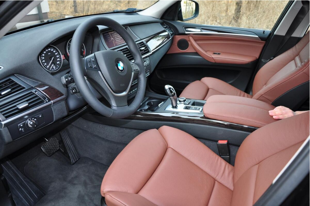 2005 BMW M5 interior photo - AutoSpies Auto News